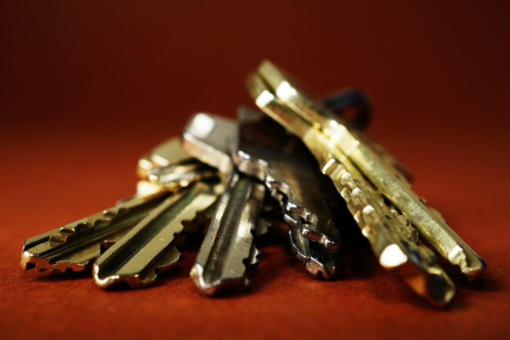 Set of keys resembling the concept of "master use licensing"